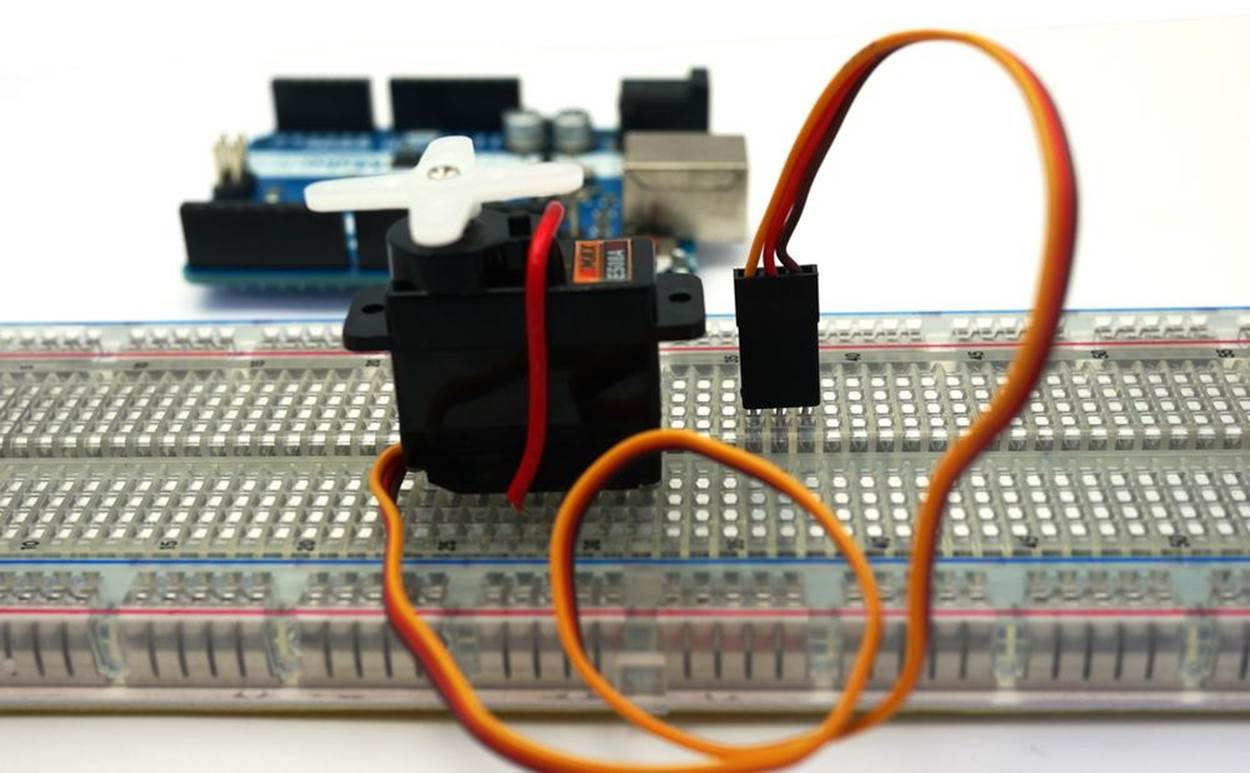 Modified servo motor wire connector inserted into the full-size clear breadboard