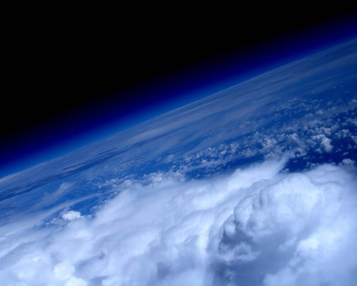 The edge of the earth, as captured from a Raspberry Pi-powered payload (courtesy of Rodney Radford)