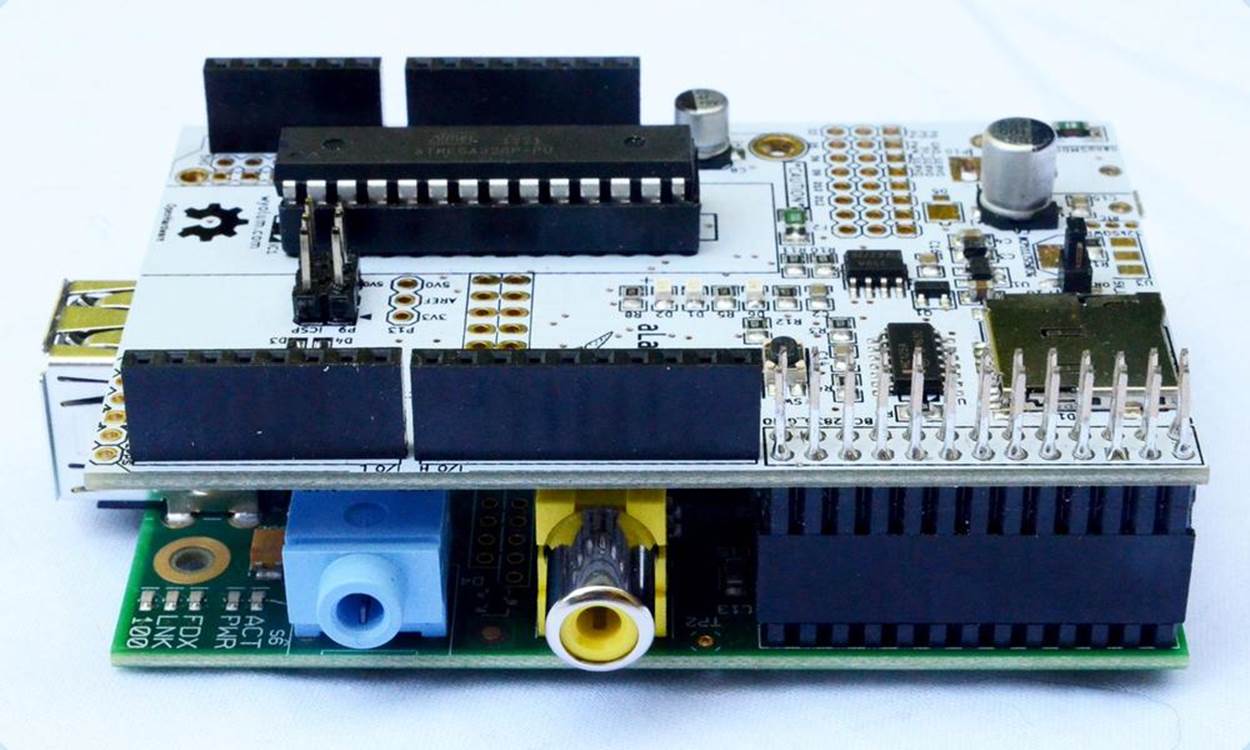Alamode board sitting on Raspberry Pi, showing GPIO connection