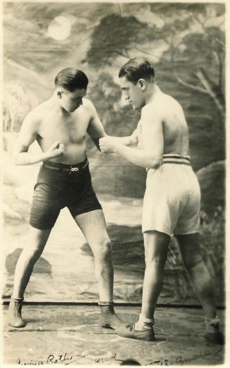 Photo of Alex Zindler (right) and his friend Irving Roth in 1925